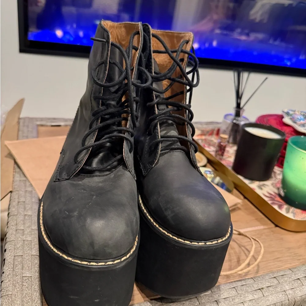 Chic Black Lace-Up Platform Boots - Picture 6 of 11